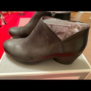 Dansko Womens Rania booties size 40